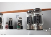 Opera Consonance Cyber100 Signature | Amplificador Integrado 2 x 35 Watios - Color Plata y Negro