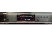 Lector de Compact Disc Denon DCD-720AE DAC interno 24/192, reloj de cuarzo, entr